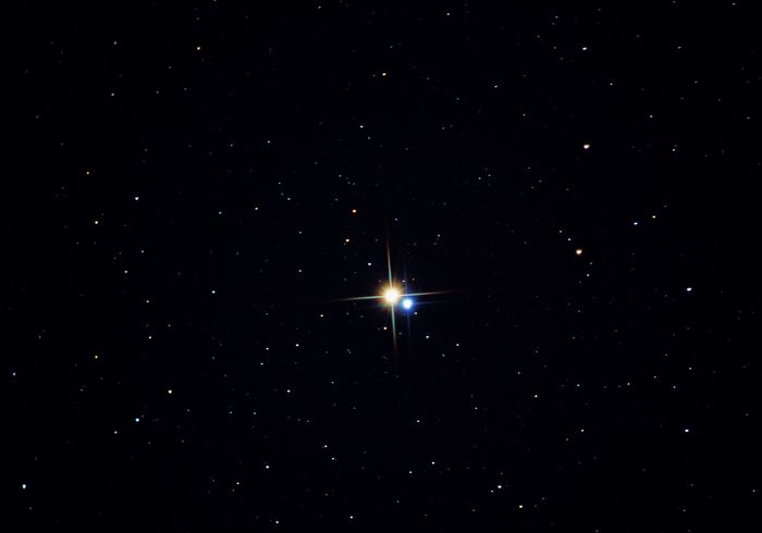 Двойная звезда Альбирео (бета Лебедя). 